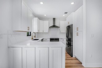 4664 Banker Terrace in Davie, FL - Foto de edificio - Building Photo