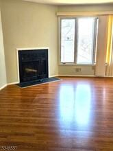 76 Continental Rd in Morris Plains, NJ - Foto de edificio - Building Photo
