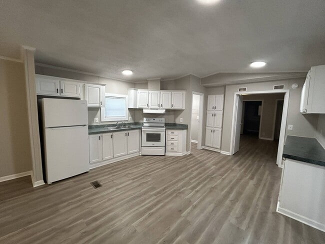 8 White Oak Village in Rainbow City, AL - Building Photo - Building Photo