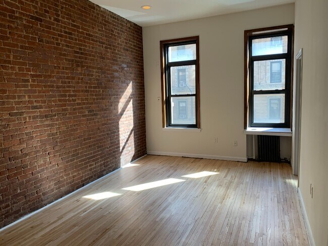 property at 173 W 85th St