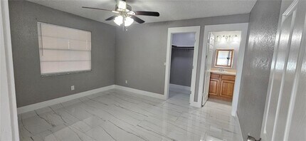 606 SE 13th Ct in Cape Coral, FL - Building Photo - Building Photo