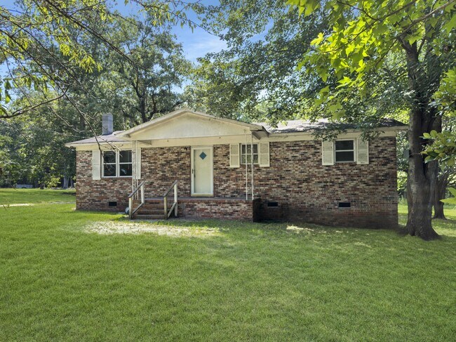 1137 Carter Rd in Summerton, SC - Building Photo - Building Photo