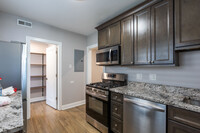 2240 N Sawyer Ave, Unit 2 in Chicago, IL - Building Photo - Building Photo