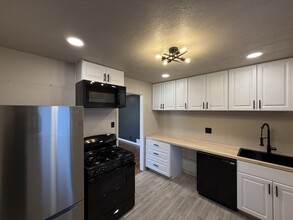 405 Wilhelmia Ave in Colorado Springs, CO - Building Photo - Building Photo