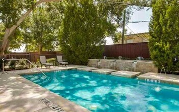 4605 Cedar Springs Rd in Dallas, TX - Building Photo - Building Photo