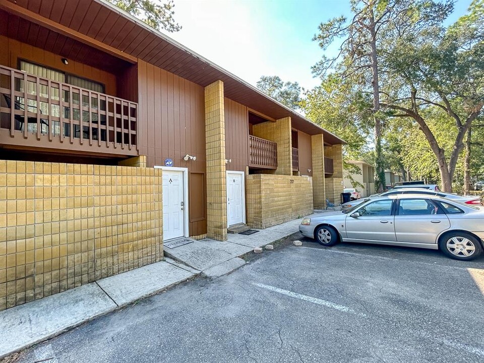 717 SW 68th Terrace in Gainesville, FL - Building Photo