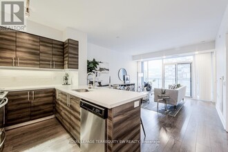 525-525 Adelaide St W in Toronto, ON - Building Photo - Building Photo