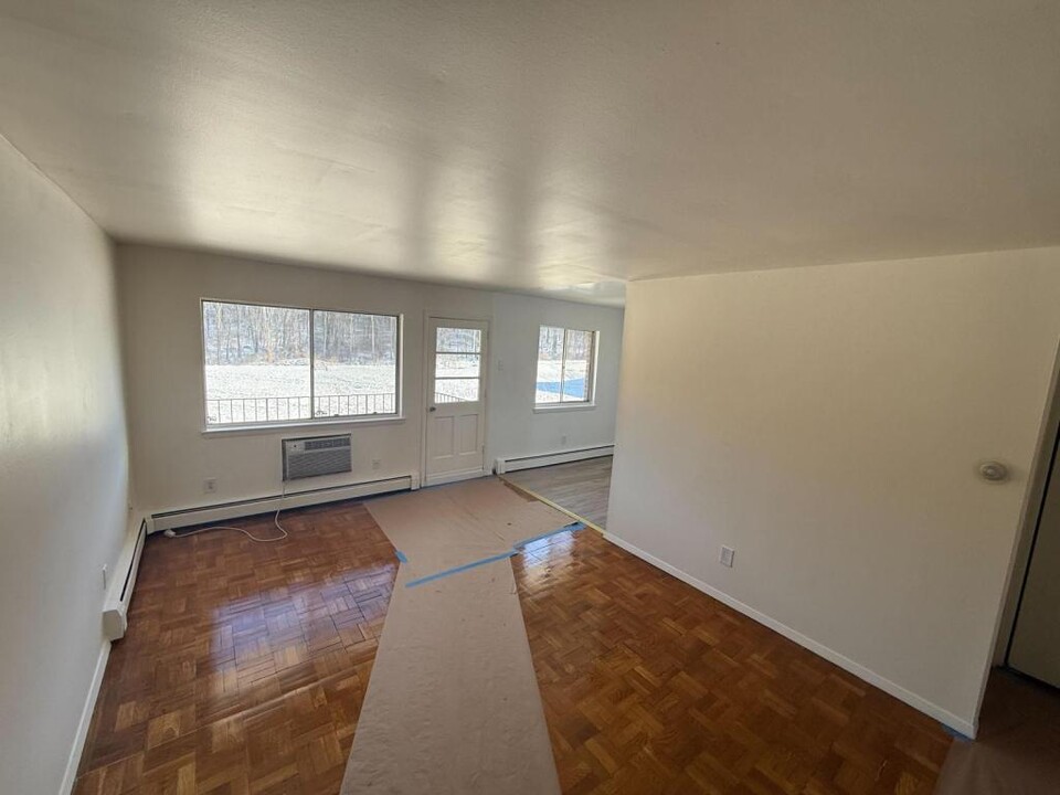 37 Rome Ave in Bedford Hills, NY - Building Photo