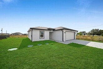 3210 10th St SW in Lehigh Acres, FL - Building Photo - Building Photo