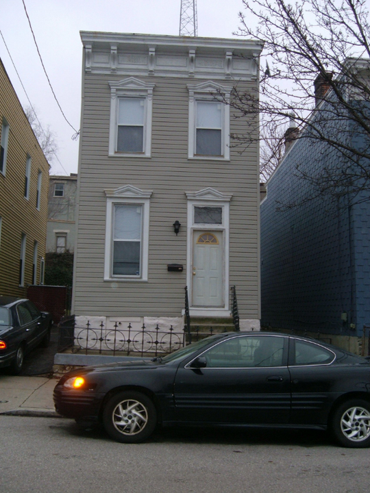 2252 Flora St in Cincinnati, OH - Building Photo