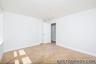 12 Commonwealth Ave, Unit 405 in Boston, MA - Building Photo - Building Photo