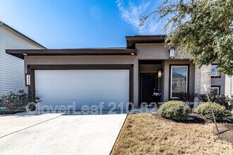 5530 Pin Pt in San Antonio, TX - Building Photo - Building Photo