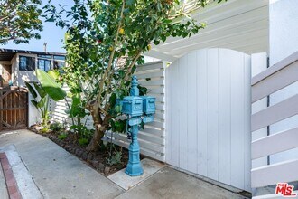 122 Montreal St in Los Angeles, CA - Foto de edificio - Building Photo