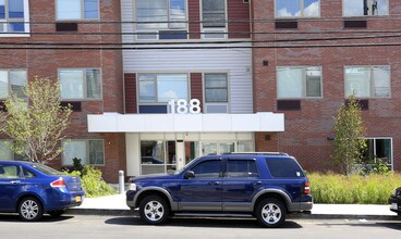 188 Warburton at The Ridgeway in Yonkers, NY - Foto de edificio - Building Photo