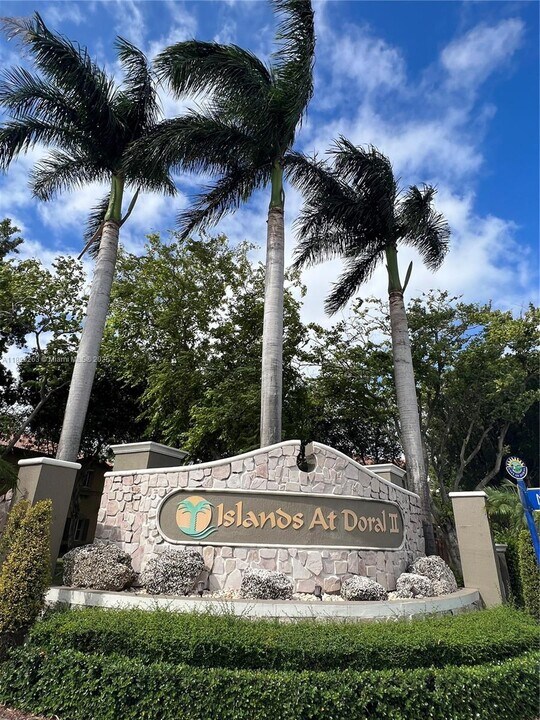 10776 NW 84th Ln in Doral, FL - Building Photo