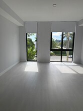 222 SE 3rd St, Unit S1 in Dania Beach, FL - Foto de edificio - Building Photo