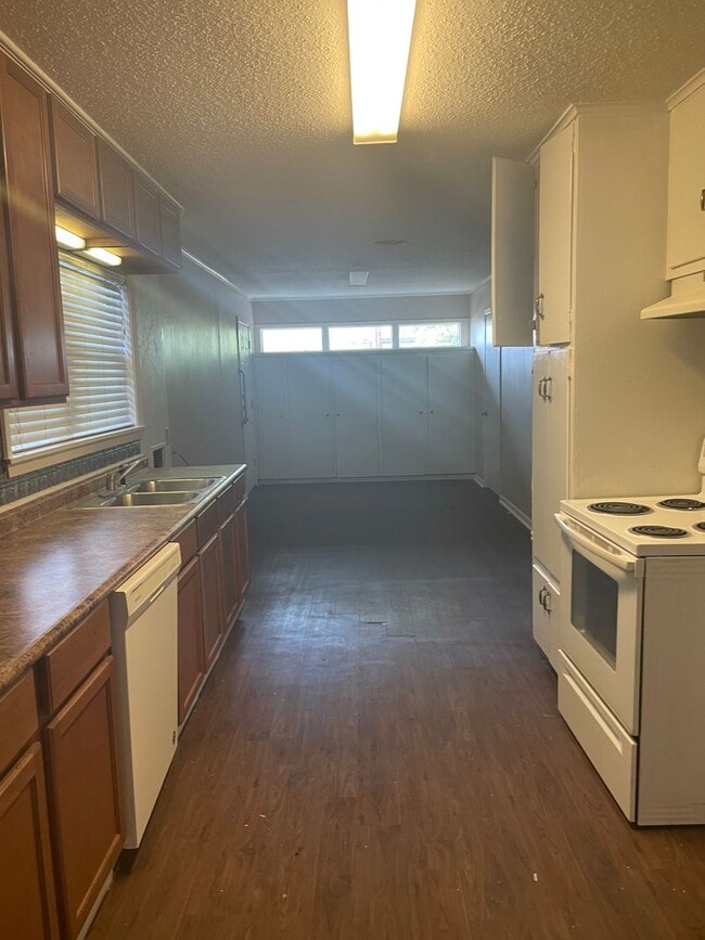 214 W Quitman Ave in Gladewater, TX - Building Photo - Building Photo