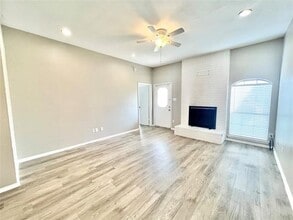 2403 Kingsford Ct in Arlington, TX - Building Photo - Building Photo