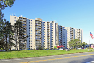 Metro Tower Apartments in Harrison Township, MI - Building Photo - Building Photo