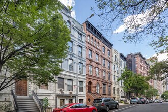 121 W 81st St in New York, NY - Foto de edificio - Building Photo