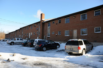 Ramapo Gardens Apartments in Spring Valley, NY - Foto de edificio - Building Photo