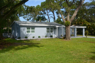 1511 25th Ave in Vero Beach, FL - Foto de edificio - Building Photo