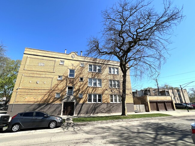 1107 N Avers Ave, Unit 2 in Chicago, IL - Foto de edificio - Building Photo