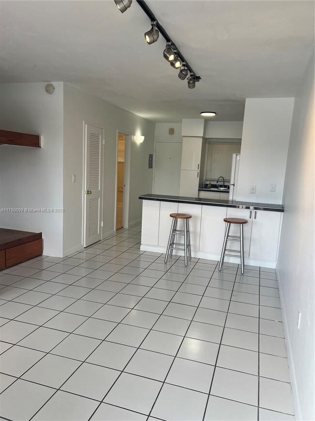 851 Meridian Ave in Miami Beach, FL - Building Photo - Building Photo