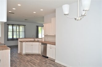 519 NW Ember Way in Jensen Beach, FL - Building Photo - Building Photo