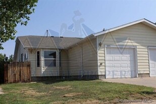 4345 E Crow Dr in Laramie, WY - Building Photo