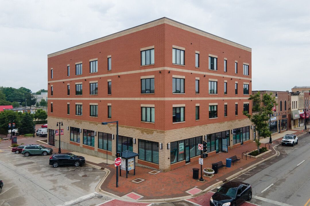 124 N 2nd St in Dekalb, IL - Building Photo