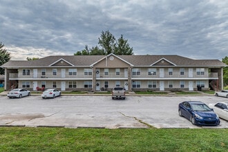 Oak Cliff Apartments in Strafford, MO - Building Photo - Building Photo