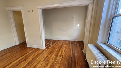 1637 Commonwealth Ave, Unit 5 in Boston, MA - Building Photo - Building Photo