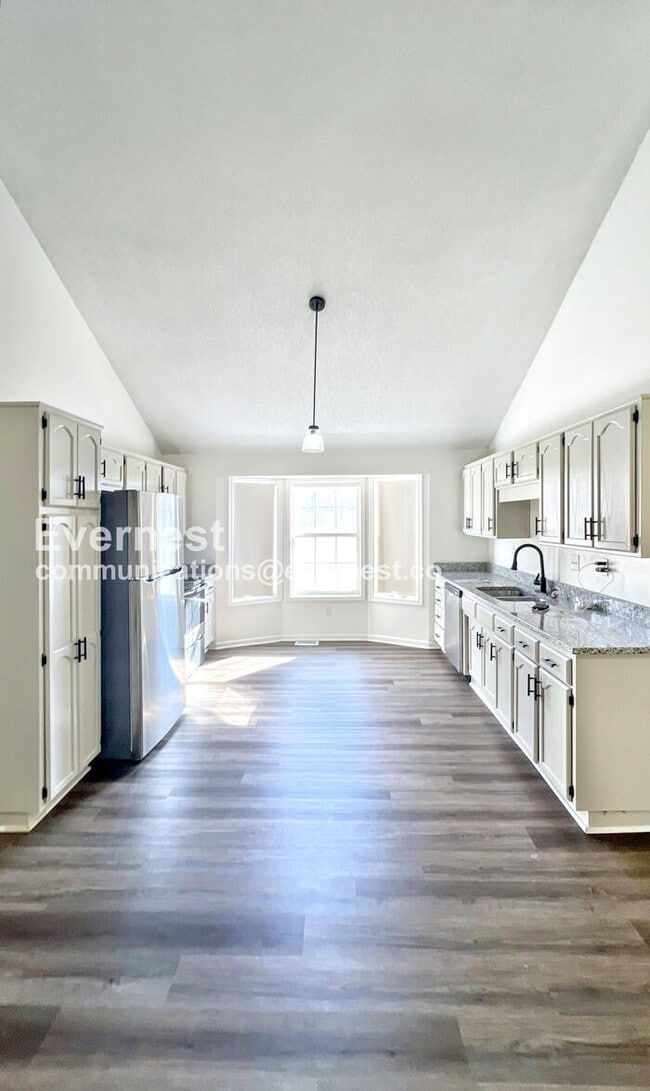 325 Fawn Valley St in Lansing, KS - Building Photo - Building Photo