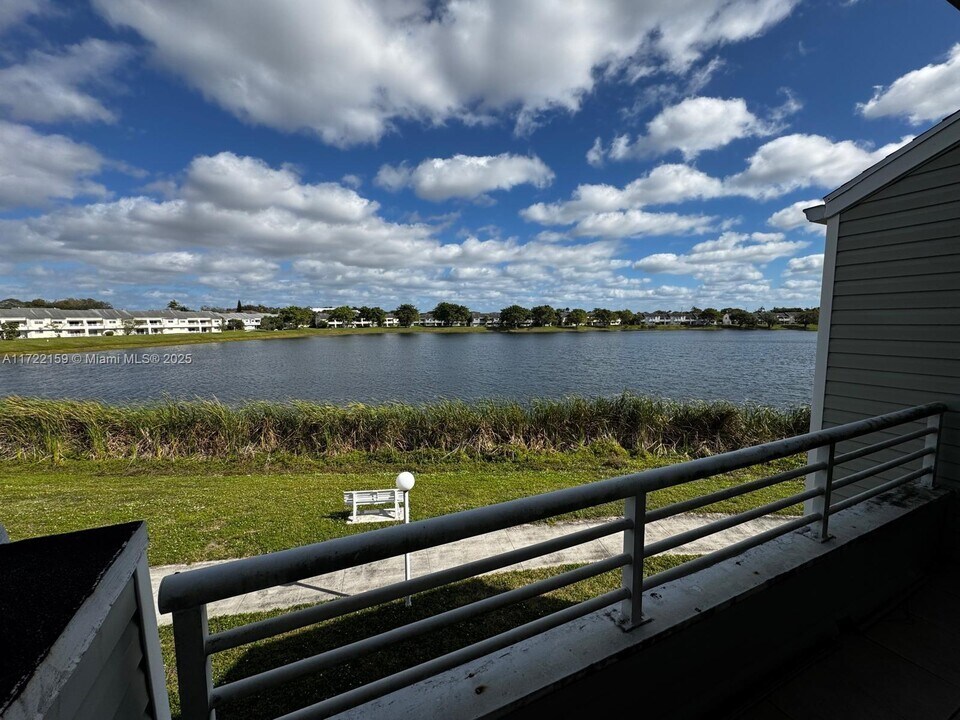 3437 NW 44th St, Unit #208 in Lauderdale Lakes, FL - Building Photo