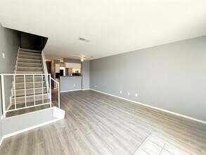 9510 Olde Towne Row in Dallas, TX - Building Photo - Building Photo