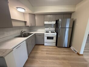 757 Southeast Ave in Tallmadge, OH - Building Photo - Building Photo