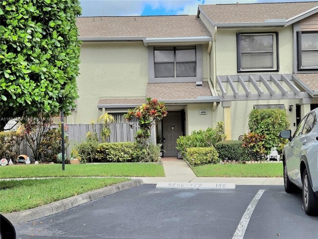 4599 Carambola Cir S in Coconut Creek, FL - Building Photo - Building Photo
