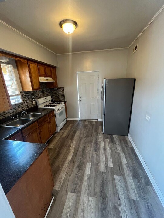 10934 S Vernon Ave in Chicago, IL - Building Photo