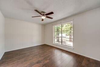 10434 Springhaven Dr, Unit 6B in Dallas, TX - Building Photo - Building Photo
