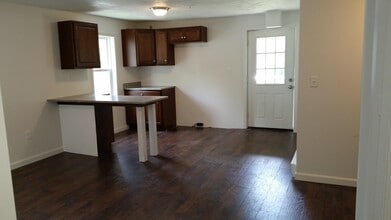 10 Sutton Rd in Millbury, MA - Building Photo - Building Photo