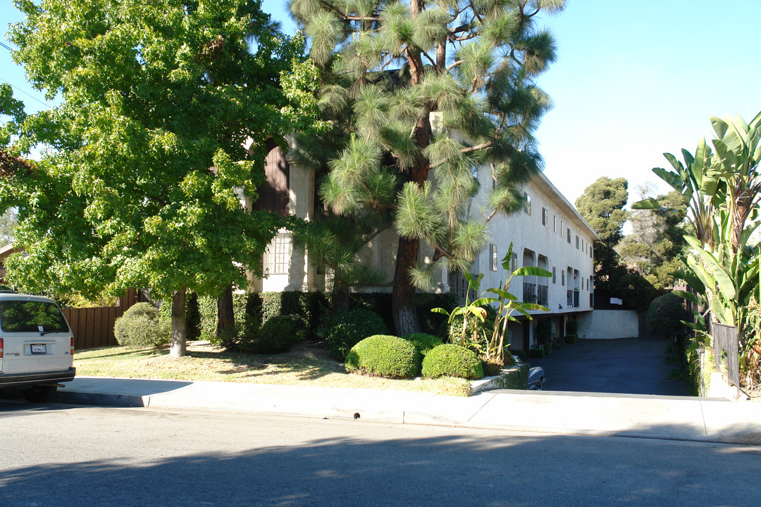 701 E Acacia Ave in Glendale, CA - Foto de edificio