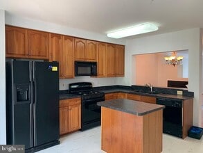 8836 Ashgrove House Ln in Vienna, VA - Building Photo - Building Photo