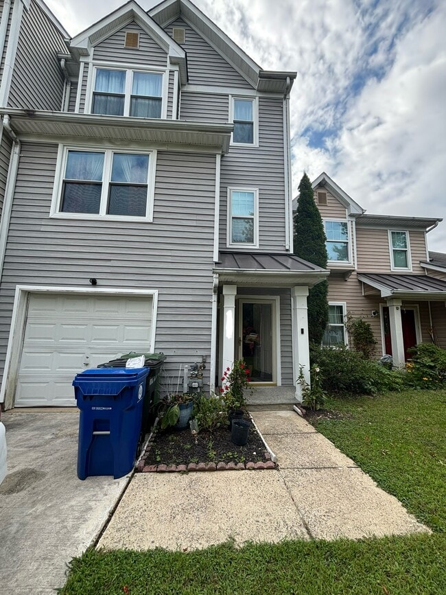 5000 Woodlands Glen Rd in Baltimore, MD - Building Photo - Building Photo