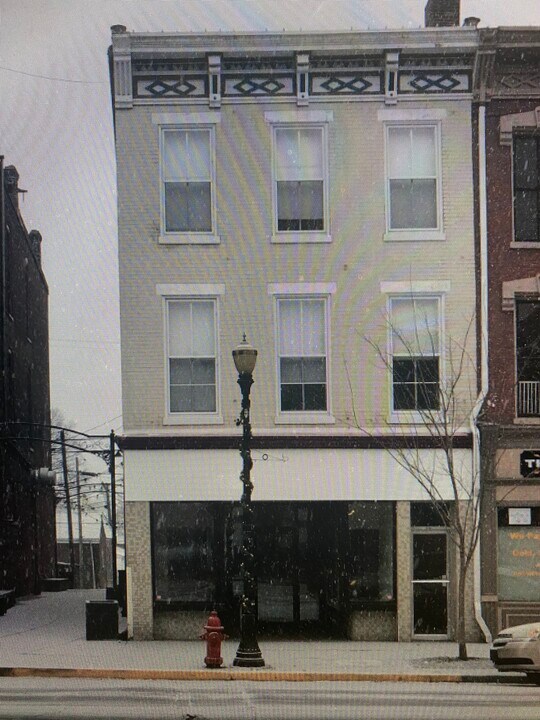 216 E Main St, Unit B in Madison, IN - Building Photo
