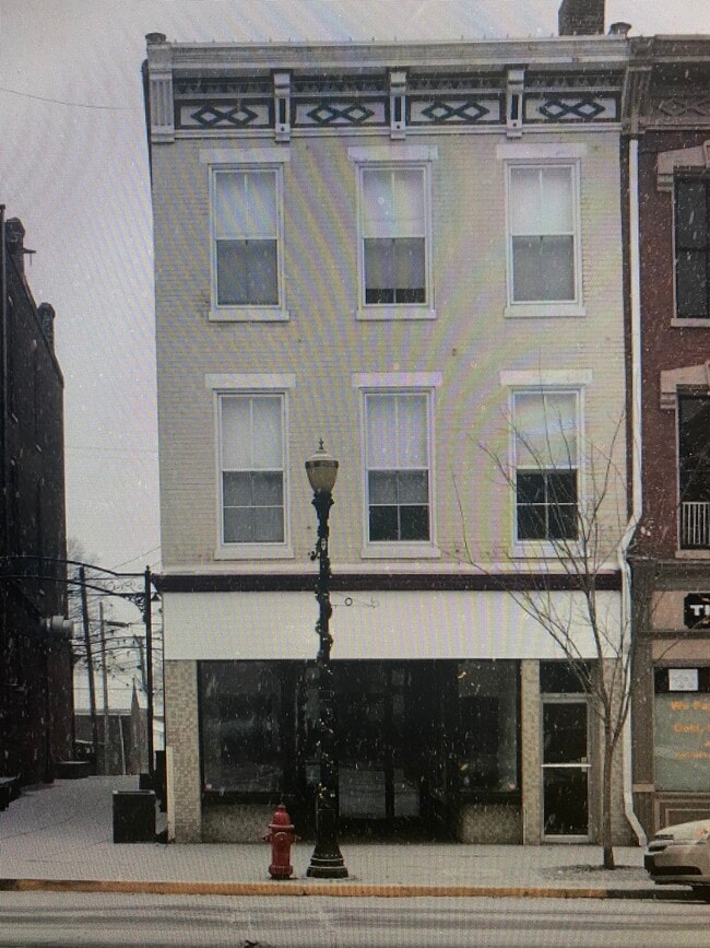 216 E Main St, Unit B