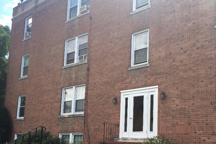 5 Robin Rd in West Hartford, CT - Building Photo