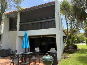 16363 Fern Dr in Weston, FL - Building Photo - Building Photo