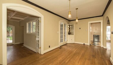 1190 Hamilton Ave in Palo Alto, CA - Building Photo - Building Photo
