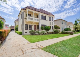 1044 S Orange Grove Ave in Los Angeles, CA - Building Photo - Building Photo